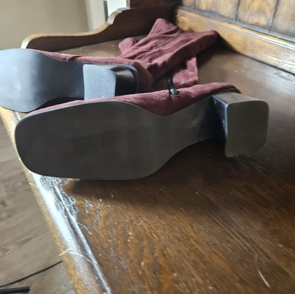 Elegant Burgundy Suede Boot Bkock Heel Side Zipper Womens Size 7. - Picture 14 of 16